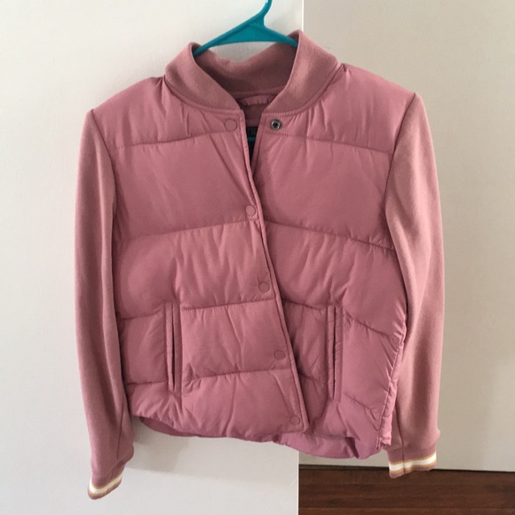 Abercrombie & Fitch Jackets & Blazers - Abercrombie & Fitch pink puffer jacket